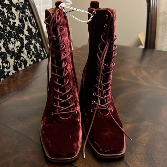 Sam Edelman
Westie 2 Lace-Up Velvet Square Toe Booties - Picture 8 of 12